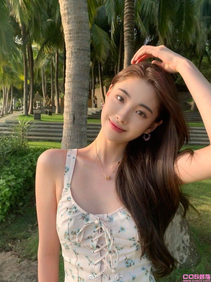 甜美正妹「1saye」高颜值的脸蛋让人着迷，搭船出游美照好吸睛！(图2)