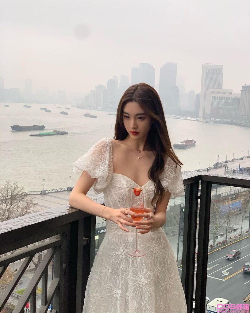 甜美正妹「1saye」高颜值的脸蛋让人着迷，搭船出游美照好吸睛！(图5)