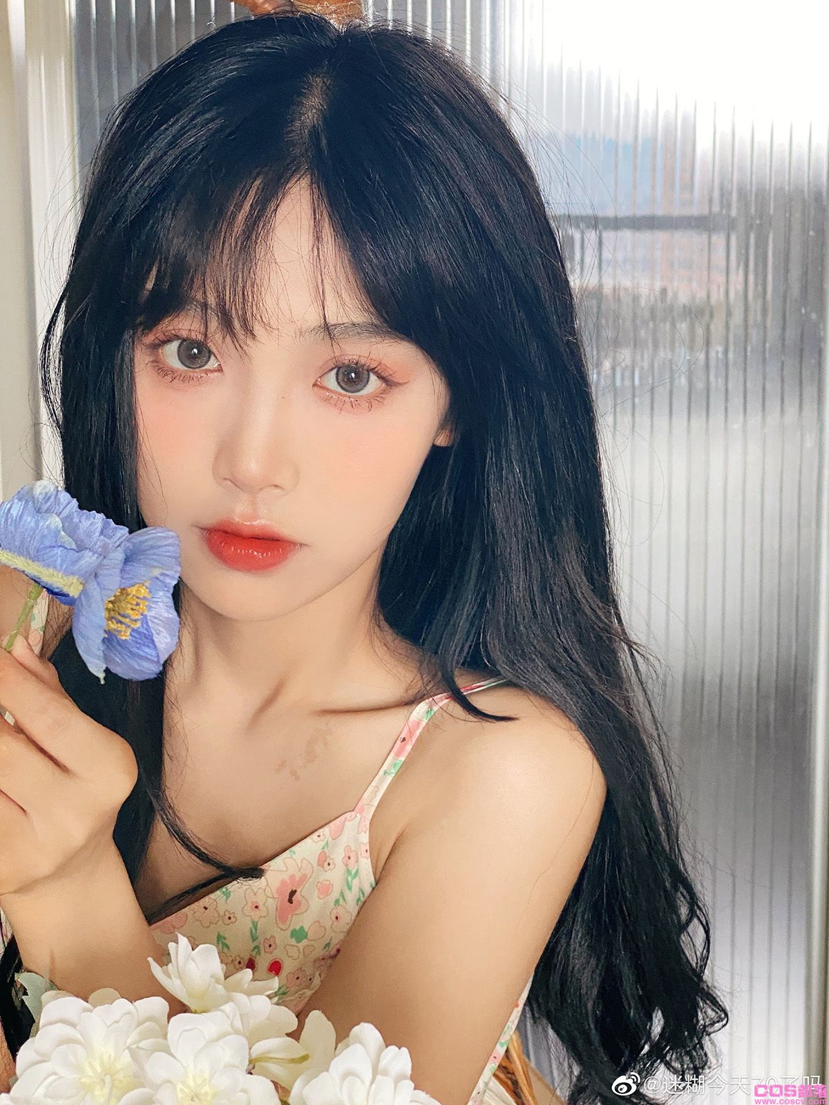 学妹感十足！微博清新美少女《迷糊今天70了吗》笑容里有超萌小虎牙！(图2)