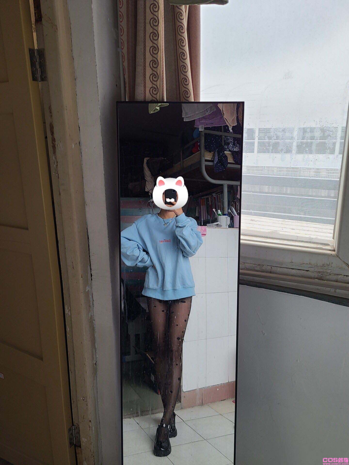 黑丝蓝色卫衣(图2)