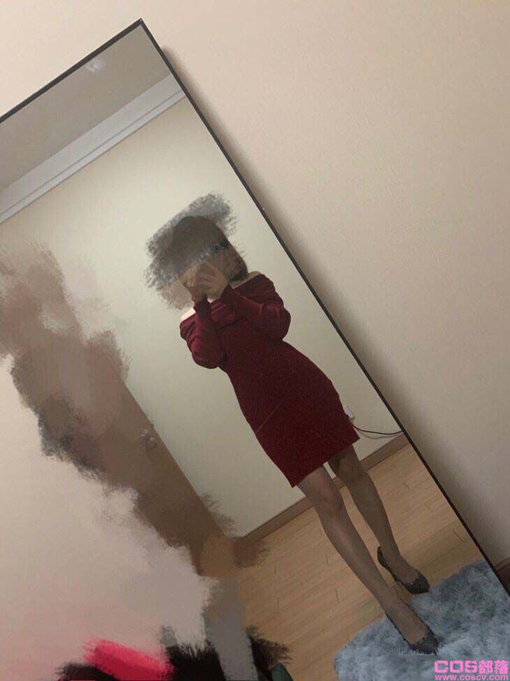 红色连衣裙包臀裙(图1)