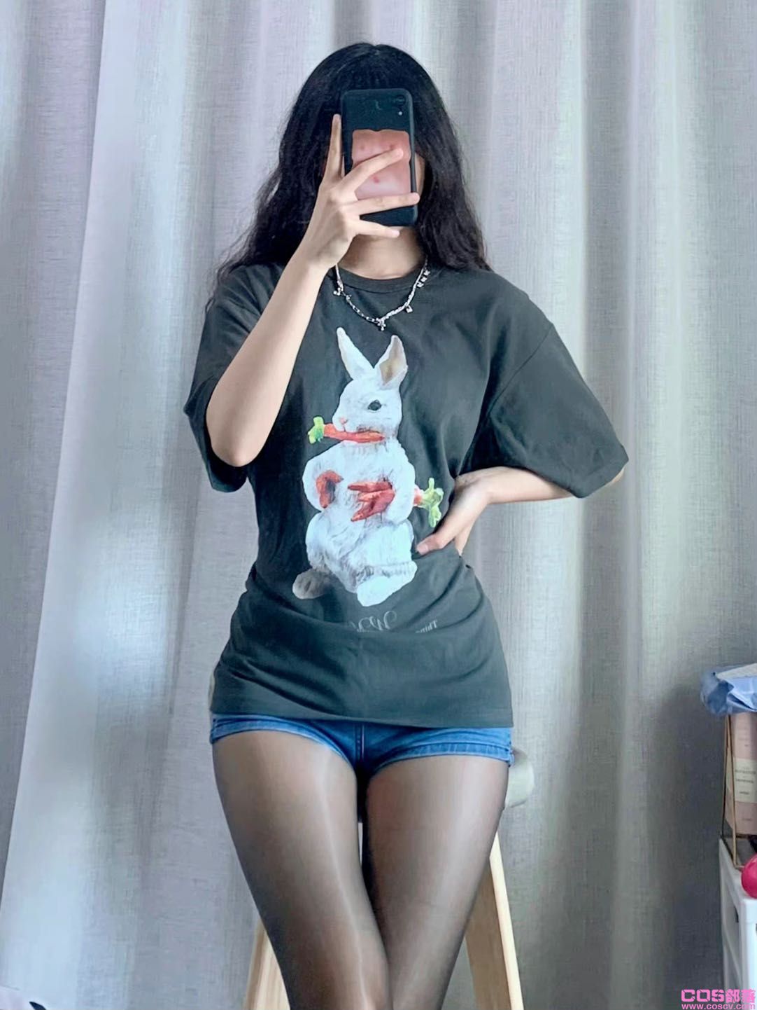 爱发朋友圈的黑丝小姐姐(图2)