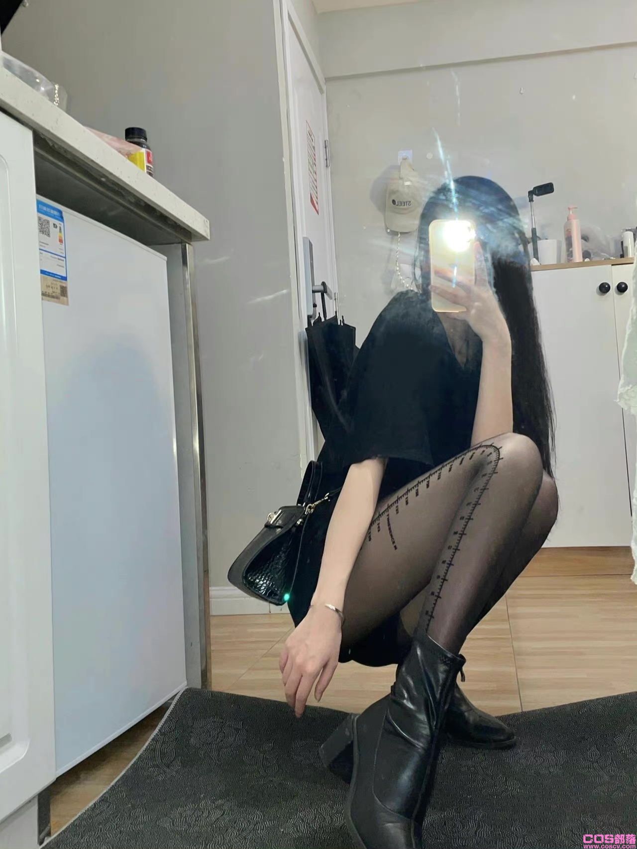 朋友圈爱自拍的旗袍小姐姐(图4)