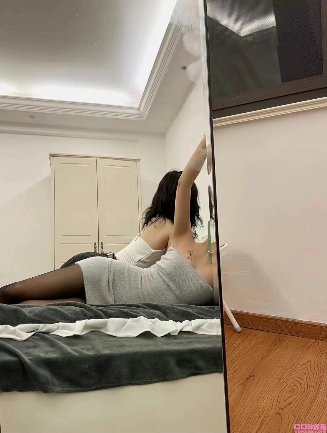 朋友圈爱自拍的旗袍小姐姐(图7)