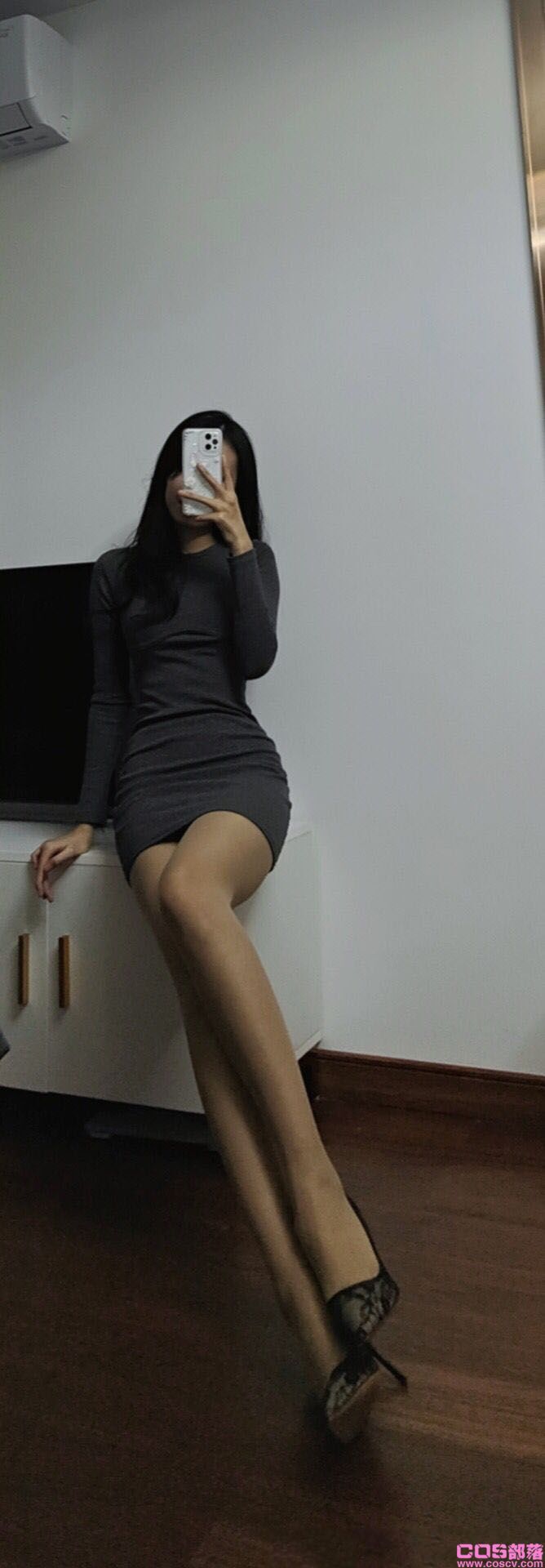 紧身灰色打底连衣裙女秋冬新款复古chic辣妹修身长袖包臀短裙(图2)