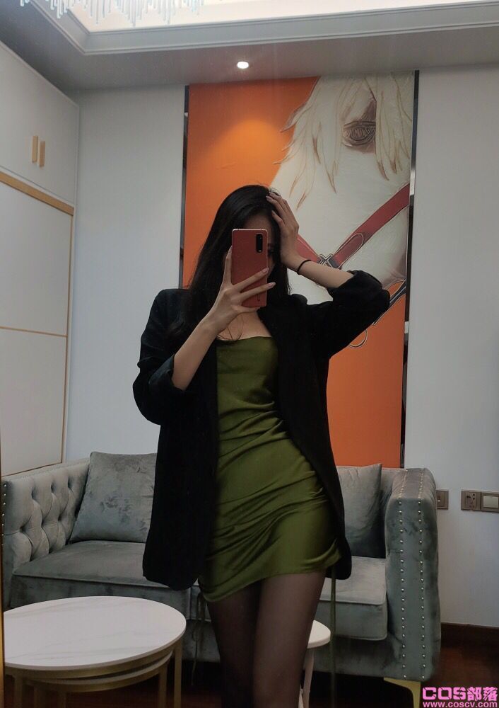 新款夏天女无袖紧身吊带连衣裙纯色收腰显瘦气质包臀裙(图4)