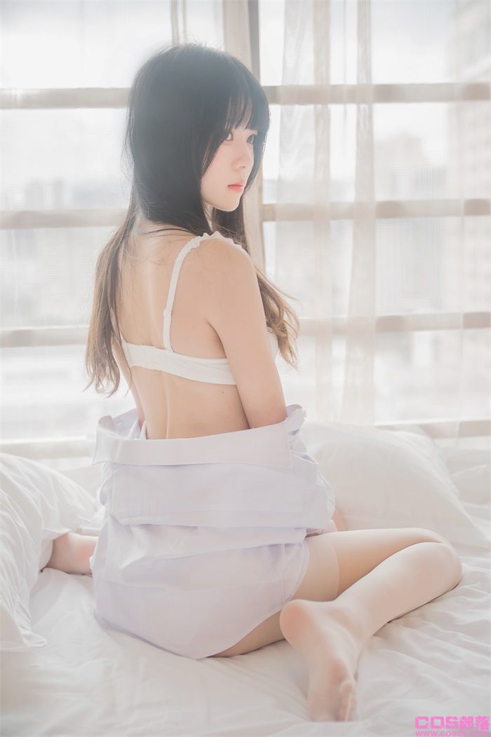 罗利风COS 桜桃喵 – 白衬衫长发【49P/409MB】(图3)