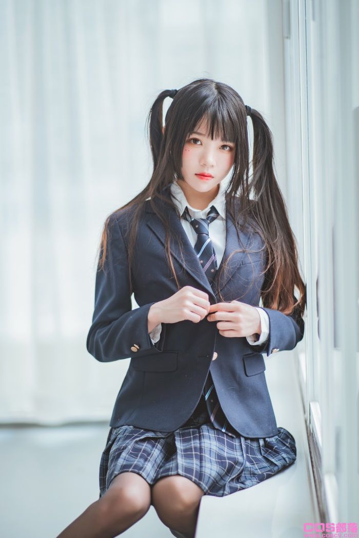 网紅Coser@桜桃喵 - 冬季制服丝秀【45P/593MB】(图2)