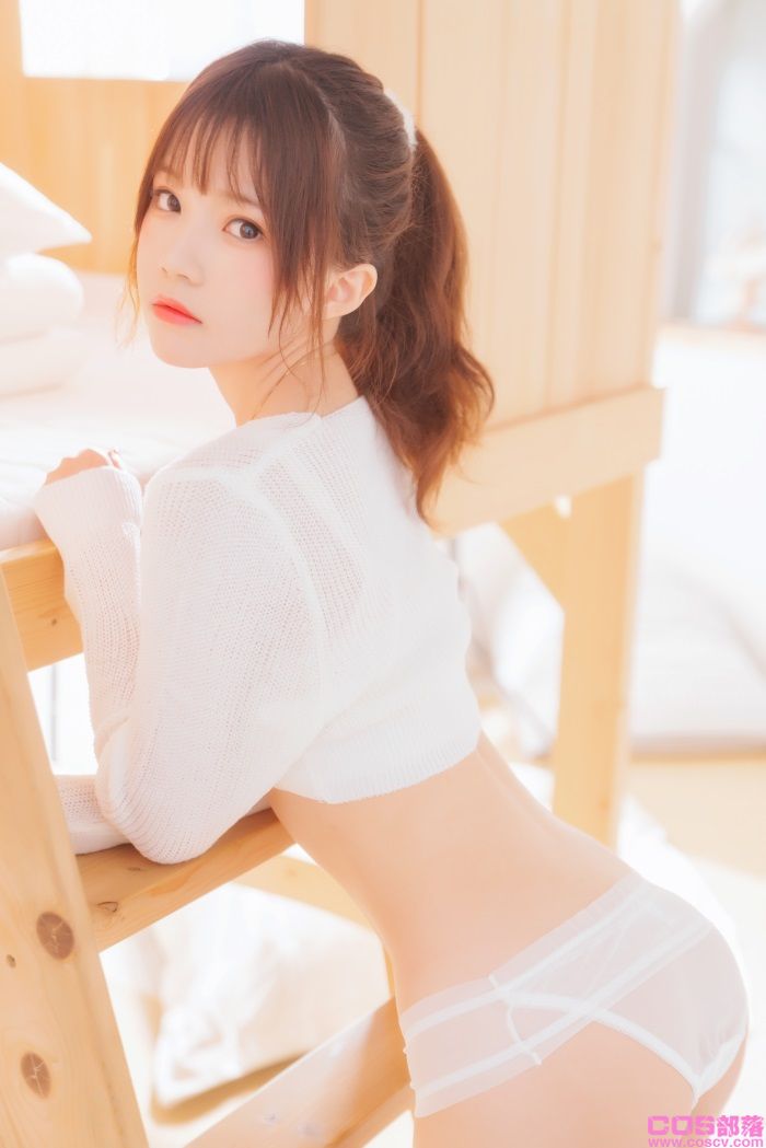 人气动漫Coser@桜桃喵 - 小白【33P/534MB】(图2)