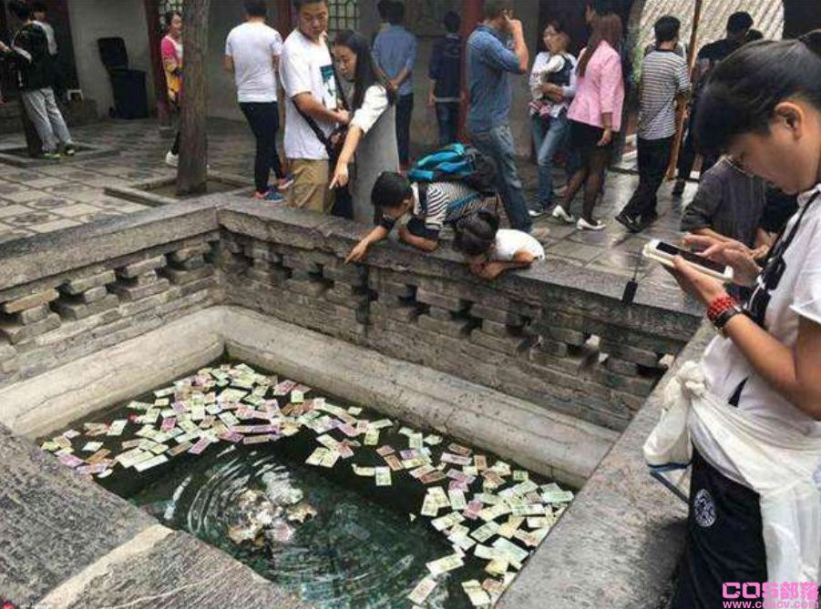 许愿池不灵的原因找到了 原来许的愿被人截胡了(图6)