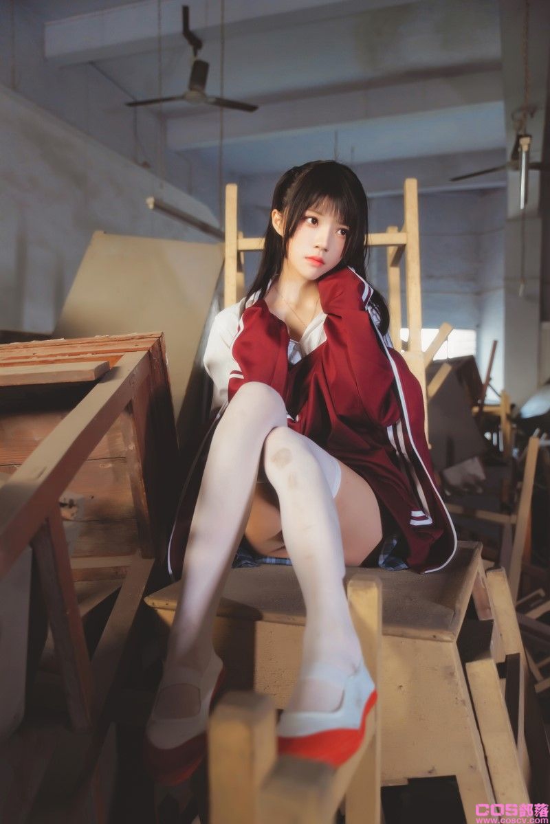 人气Coser@桜桃喵-废弃教室【38P/717MB】(图2)