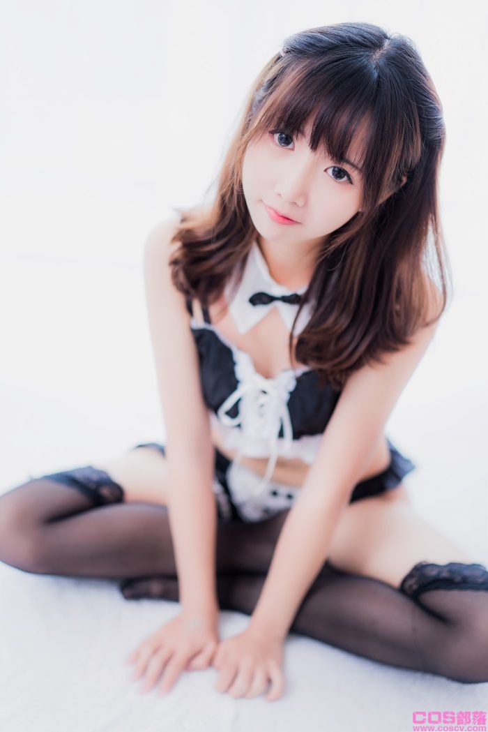 网紅Coser@面饼仙儿 - 嘿丝女仆【25P/1V/544MB】(图2)