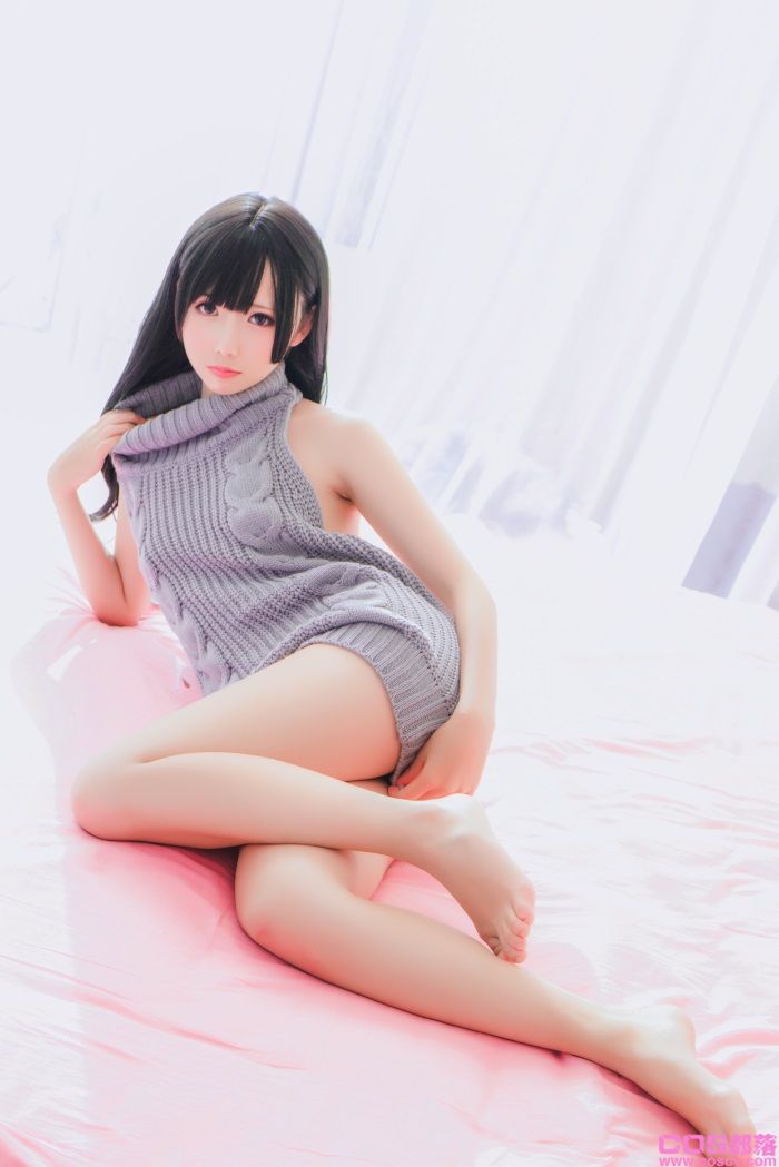 网紅Coser@面饼仙儿 - 露背毛衣【41P/903MB】(图2)