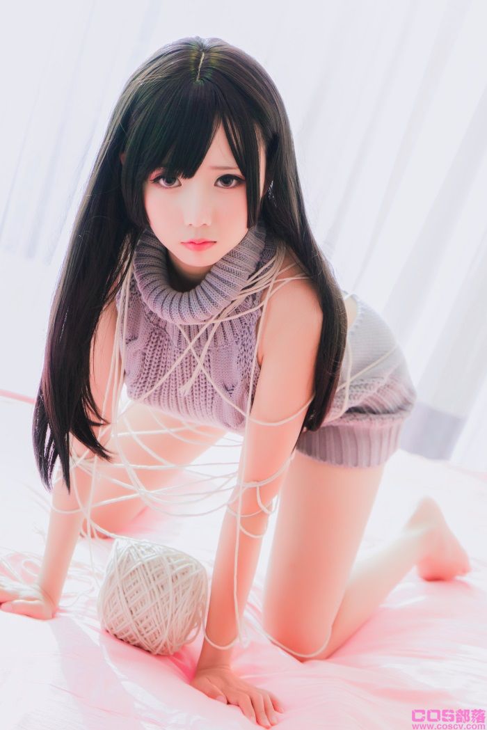 网紅Coser@面饼仙儿 - 露背毛衣【41P/903MB】(图3)