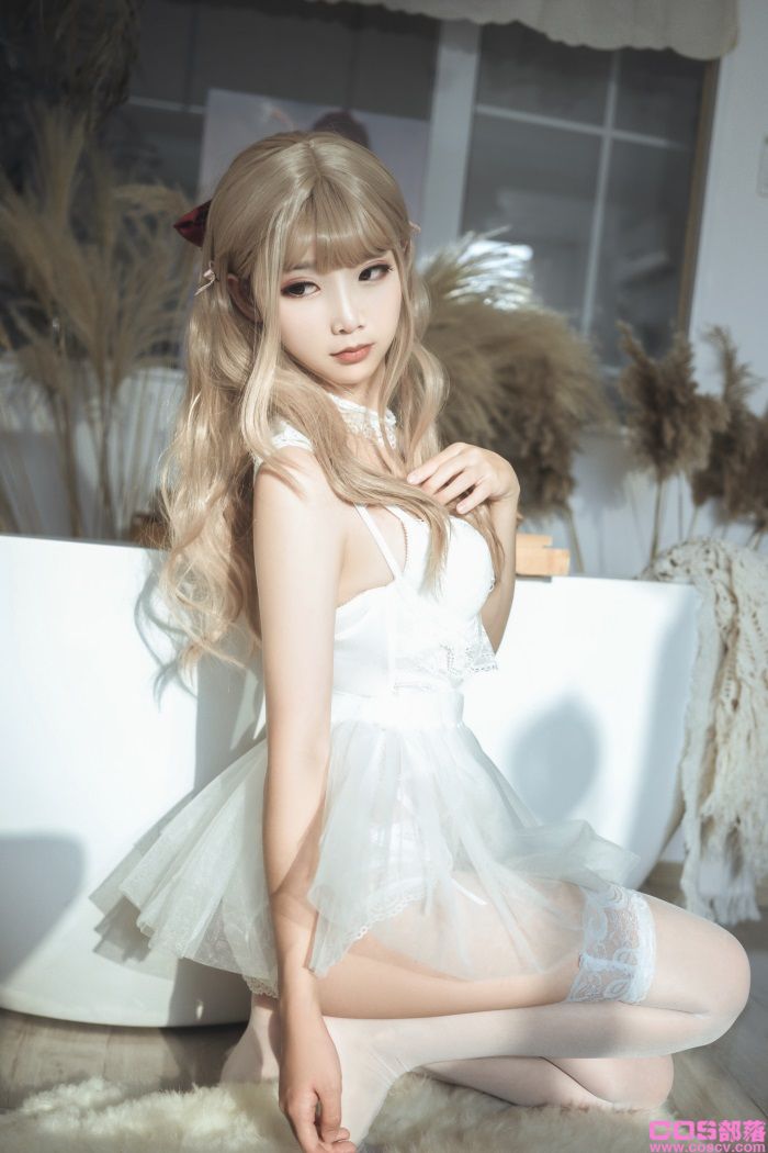 网紅Coser@面饼仙儿 - 复古内依套【25P/274MB】(图2)