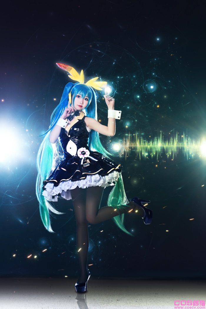 人气动漫Coser@面饼仙儿 - 初音Miku【19P/286MB】(图3)
