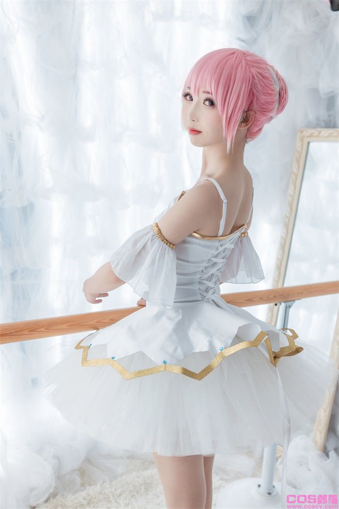 人气动漫Coser@面饼仙儿 - 小圆芭蕾【12P/96MB】(图3)
