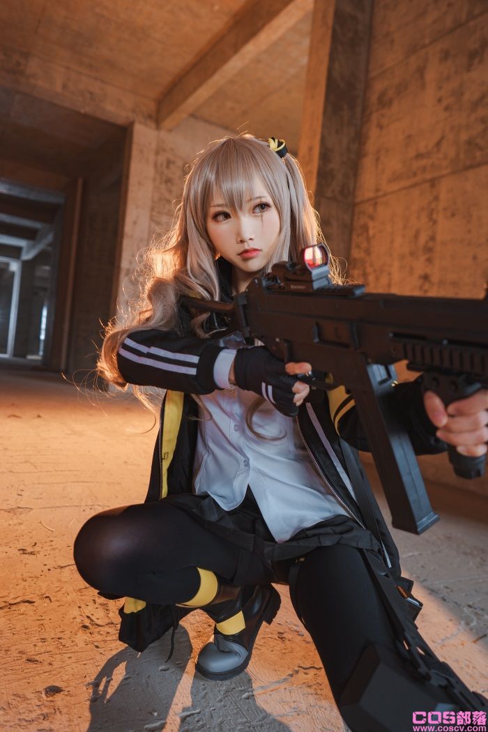 人气动漫Coser@面饼仙儿 - UMP45【26P/187MB】(图2)