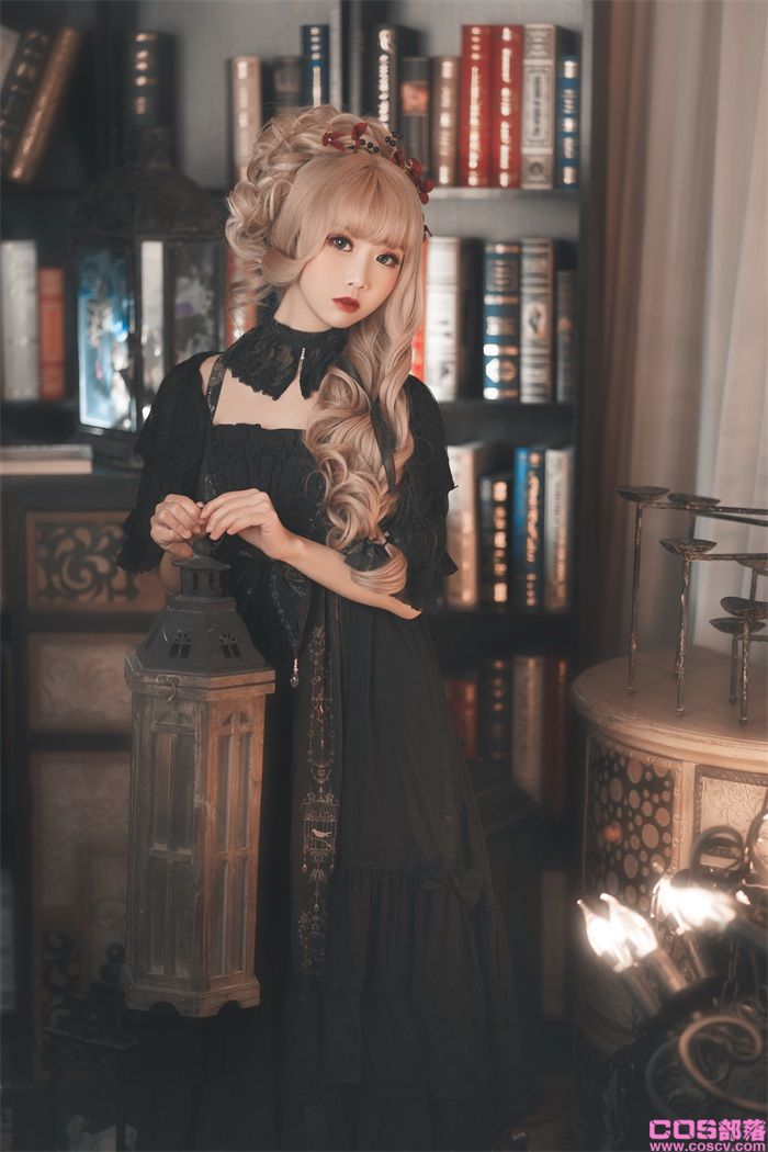 人气动漫Coser@面饼仙儿 十六夜颂歌【12P/126MB】(图2)