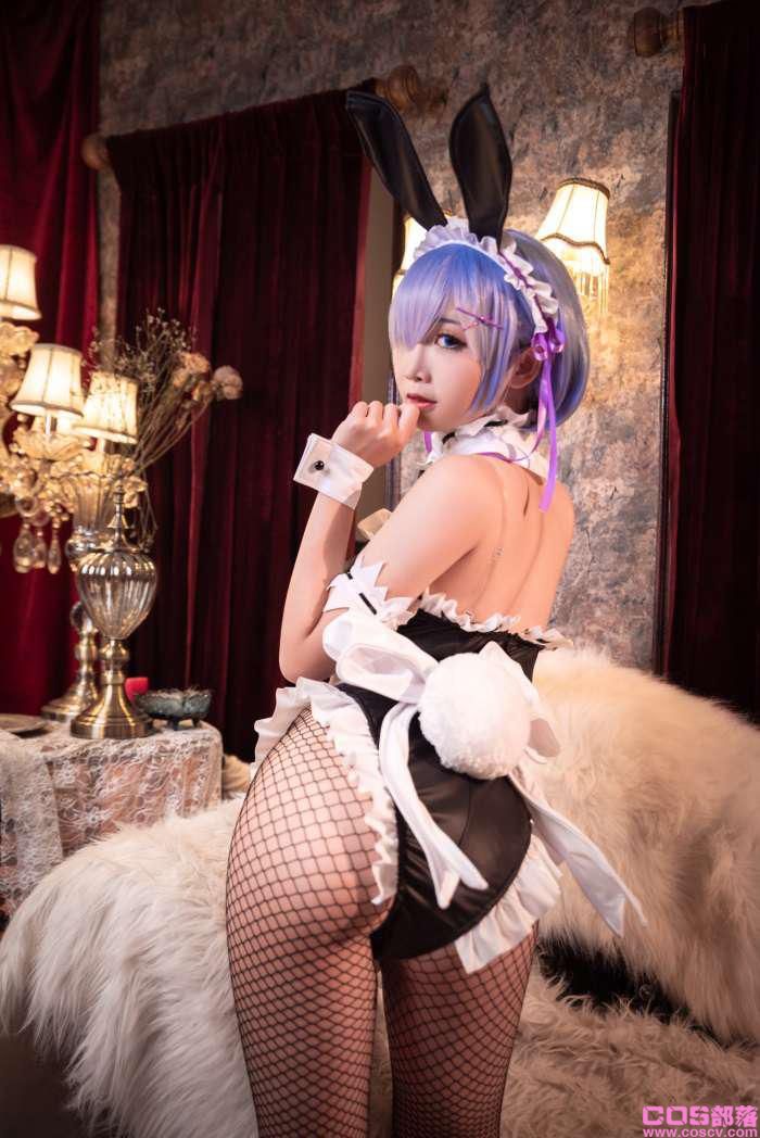 人气动漫Coser@面饼仙儿 网袜蕾姆【27P/328MB】(图2)
