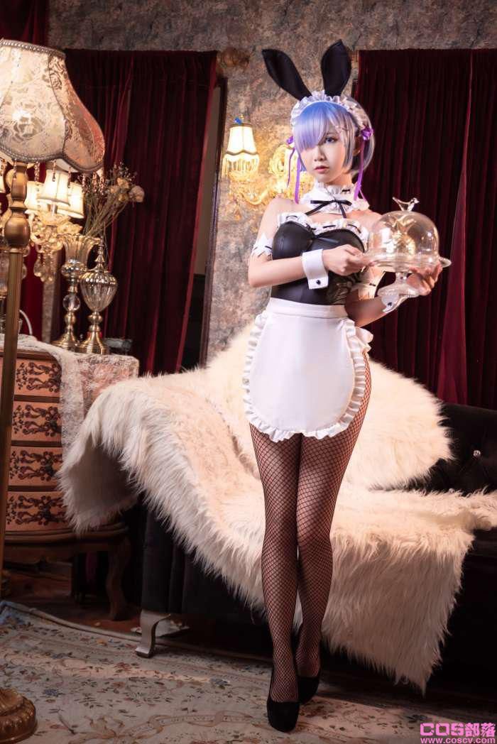 人气动漫Coser@面饼仙儿 网袜蕾姆【27P/328MB】(图3)