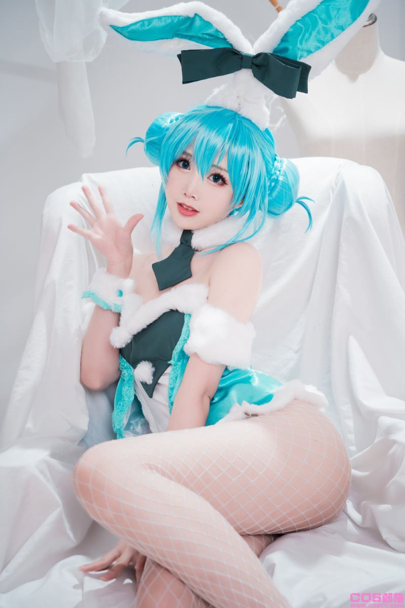 人气动漫Coser@面饼仙儿 初音兔女郎【17P/139MB】(图2)