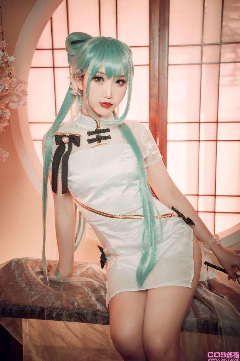 人气动漫Coser@面饼仙儿 初音旗袍【28P/514MB】(图2)
