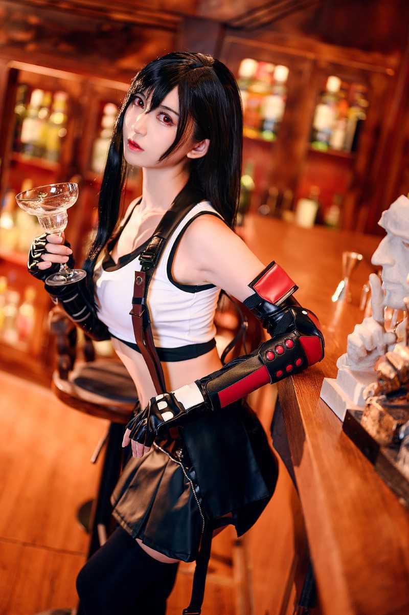 人气动漫Coser@鳗鱼霏儿 蒂法战斗服【41P/742MB】(图2)