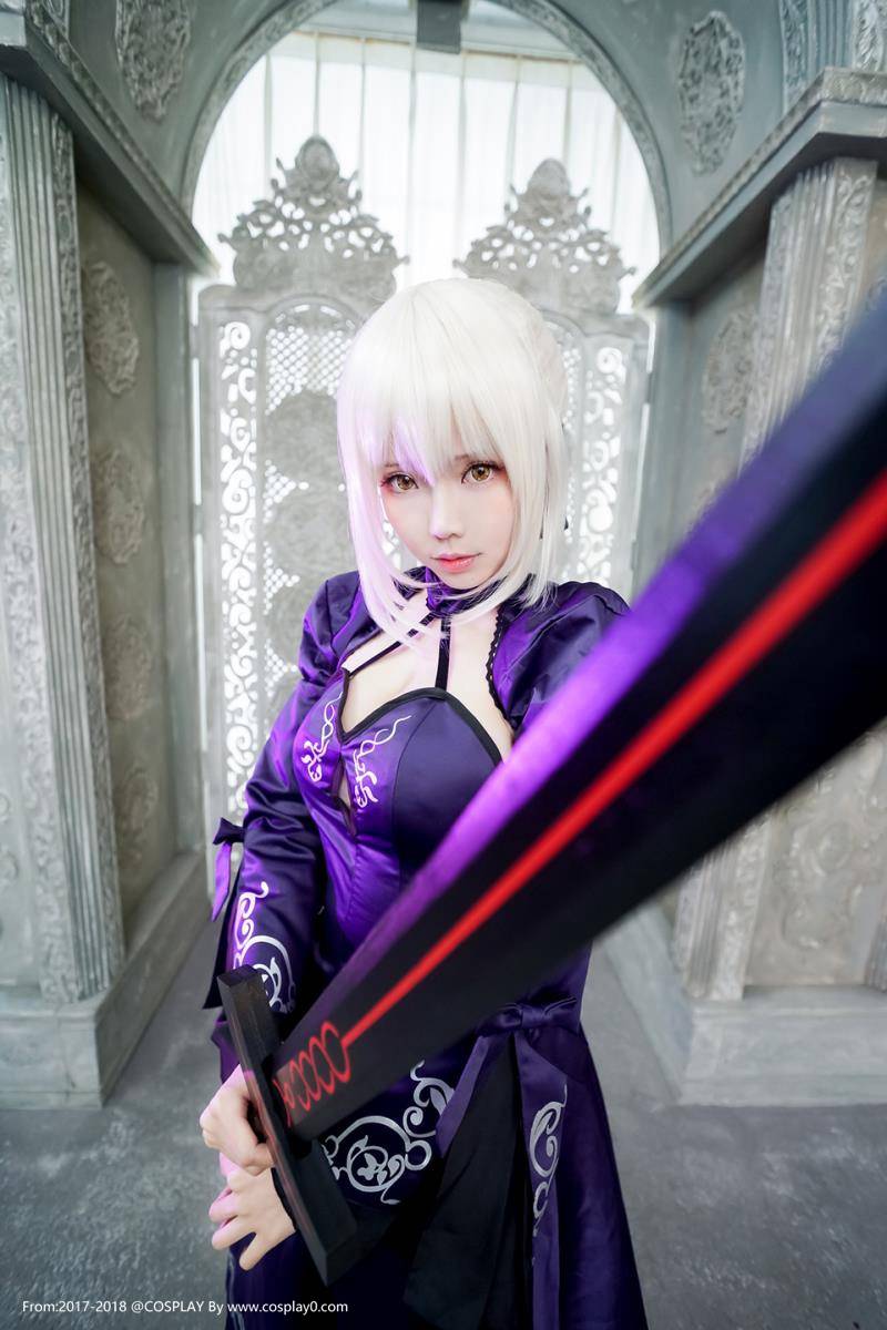 吾王saber同人半次元ElyEE子Cosplay美女写真本(图3)