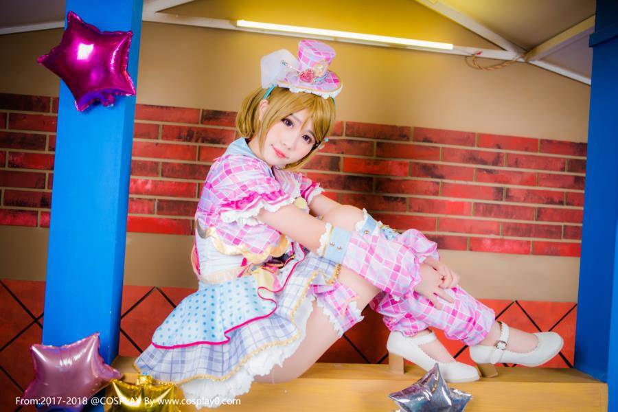 二次元萌妹子Cosplay小泉花阳洋装萝莉图片(图3)