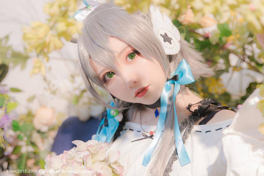 萌妹子いとう哀哀子洛天依白嫩萝莉Cosplay写真图片(图9)