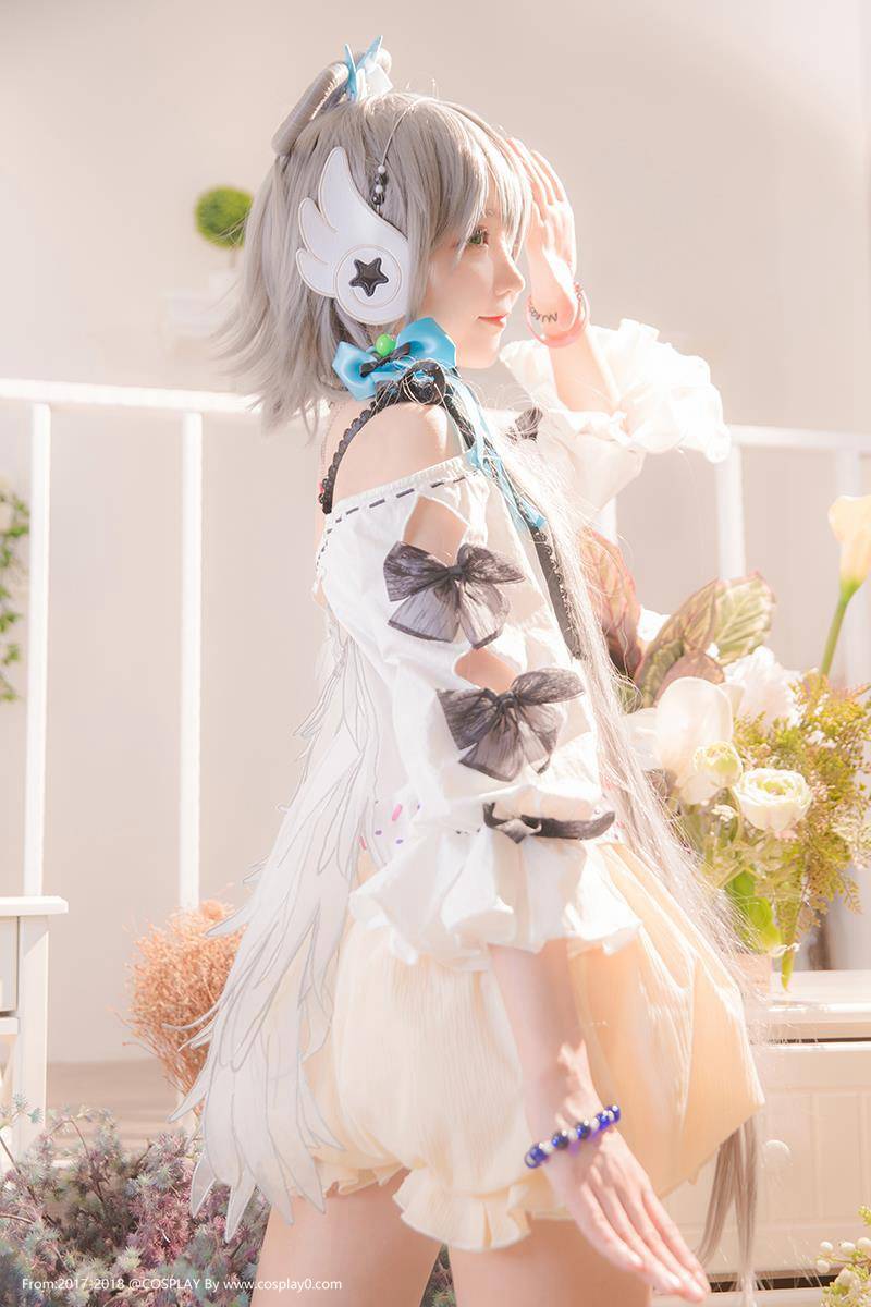 萌妹子いとう哀哀子洛天依白嫩萝莉Cosplay写真图片(图4)