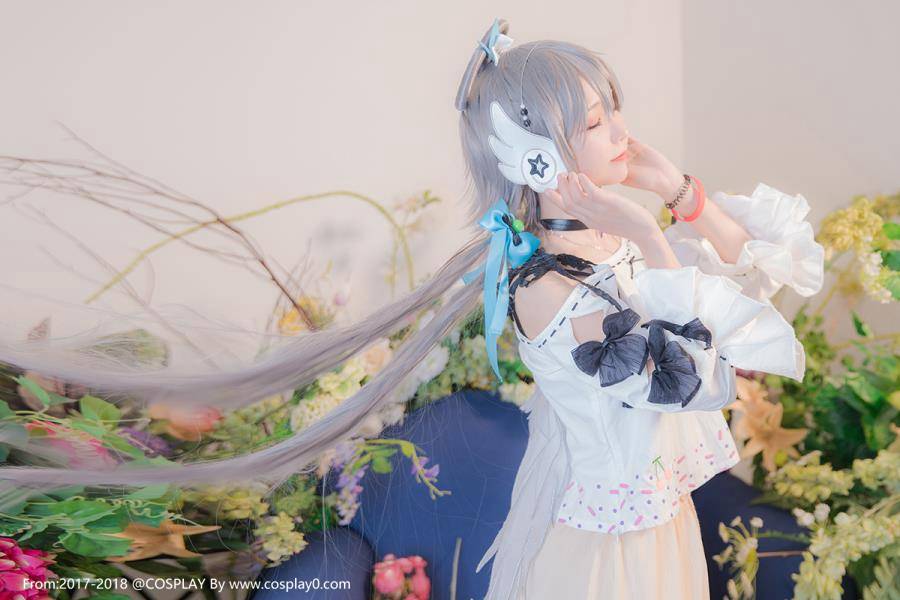 萌妹子いとう哀哀子洛天依白嫩萝莉Cosplay写真图片(图5)
