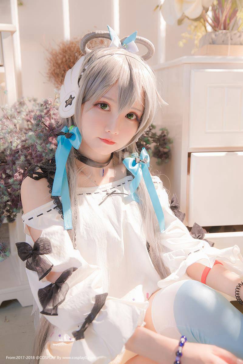 萌妹子いとう哀哀子洛天依白嫩萝莉Cosplay写真图片(图7)