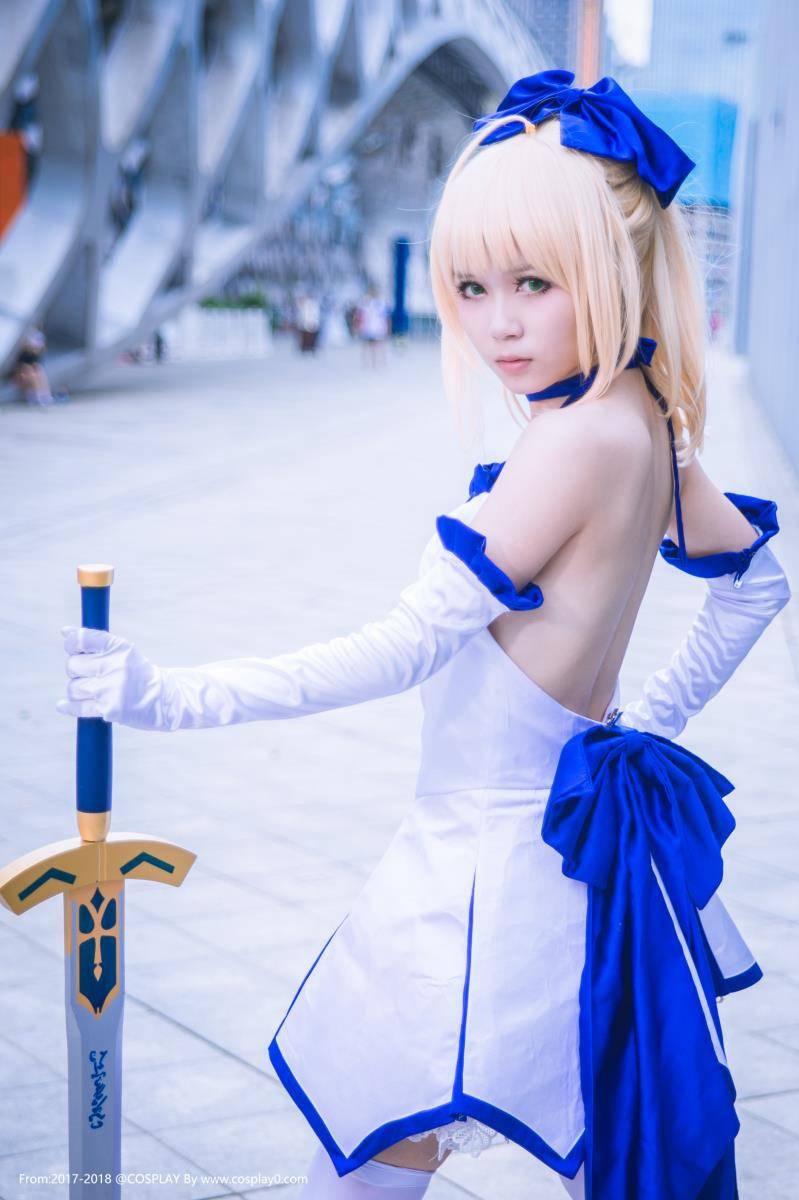 漫展场照清纯美女Saber蓝百合白金xCosplay图片(图3)