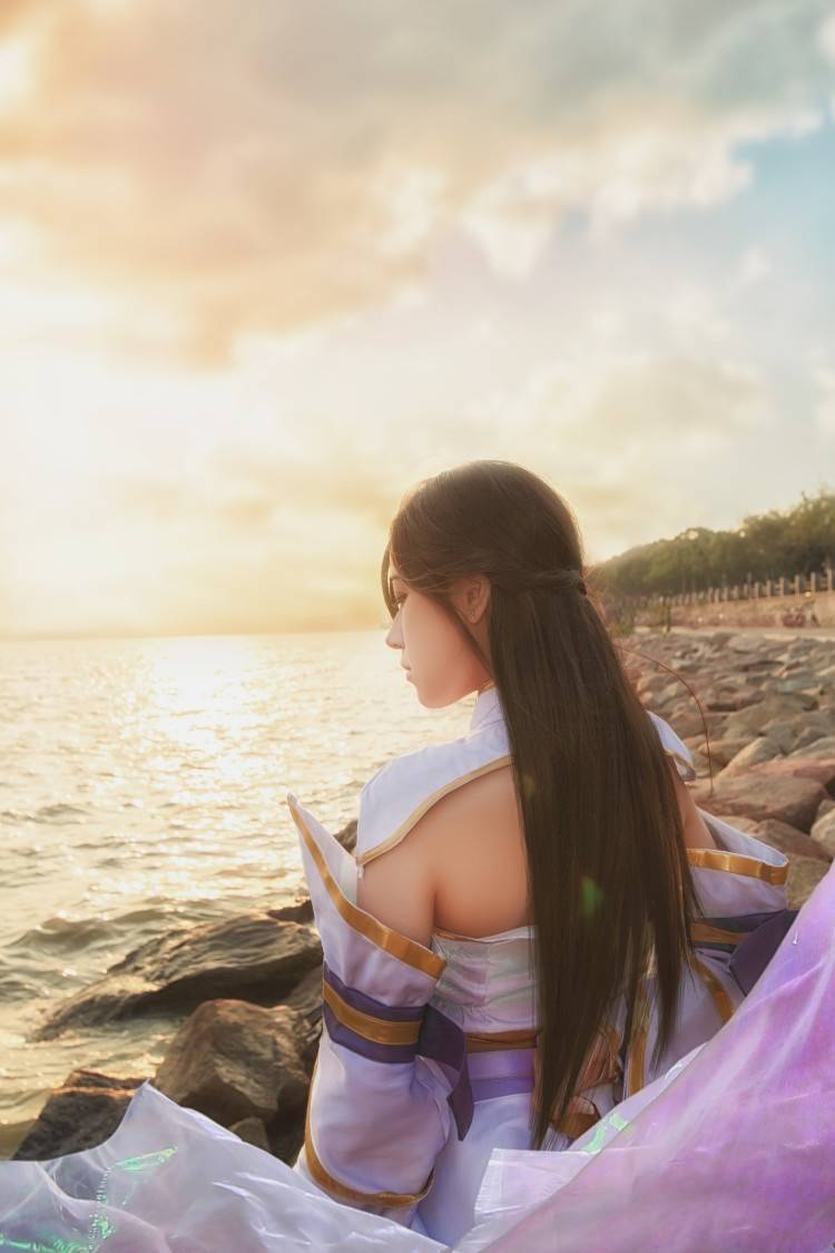 网红嫩模王者荣耀Cosplay紫霞仙子露娜(图4)