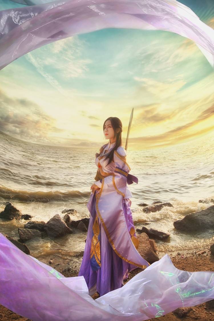 网红嫩模王者荣耀Cosplay紫霞仙子露娜(图2)