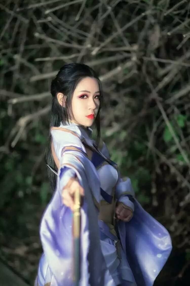 网红嫩模王者荣耀Cosplay紫霞仙子露娜(图3)
