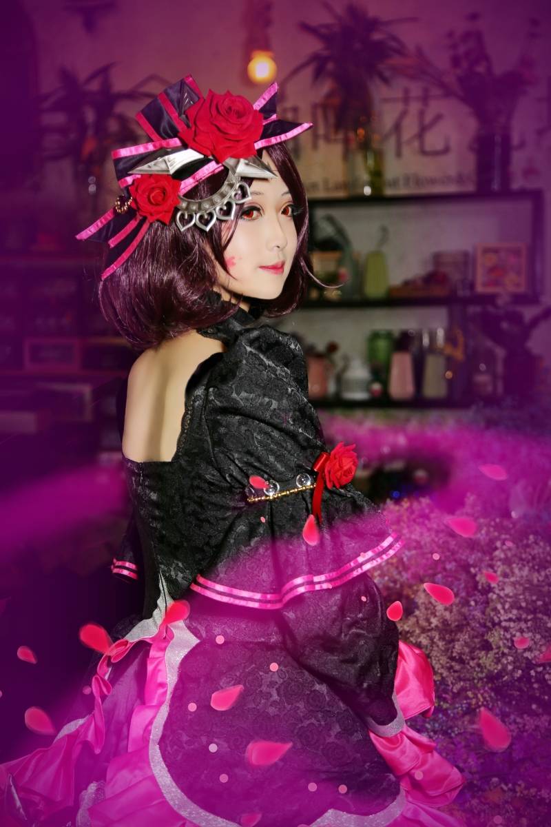 二次元美女Cos王者荣耀哥特玫瑰露娜(图2)