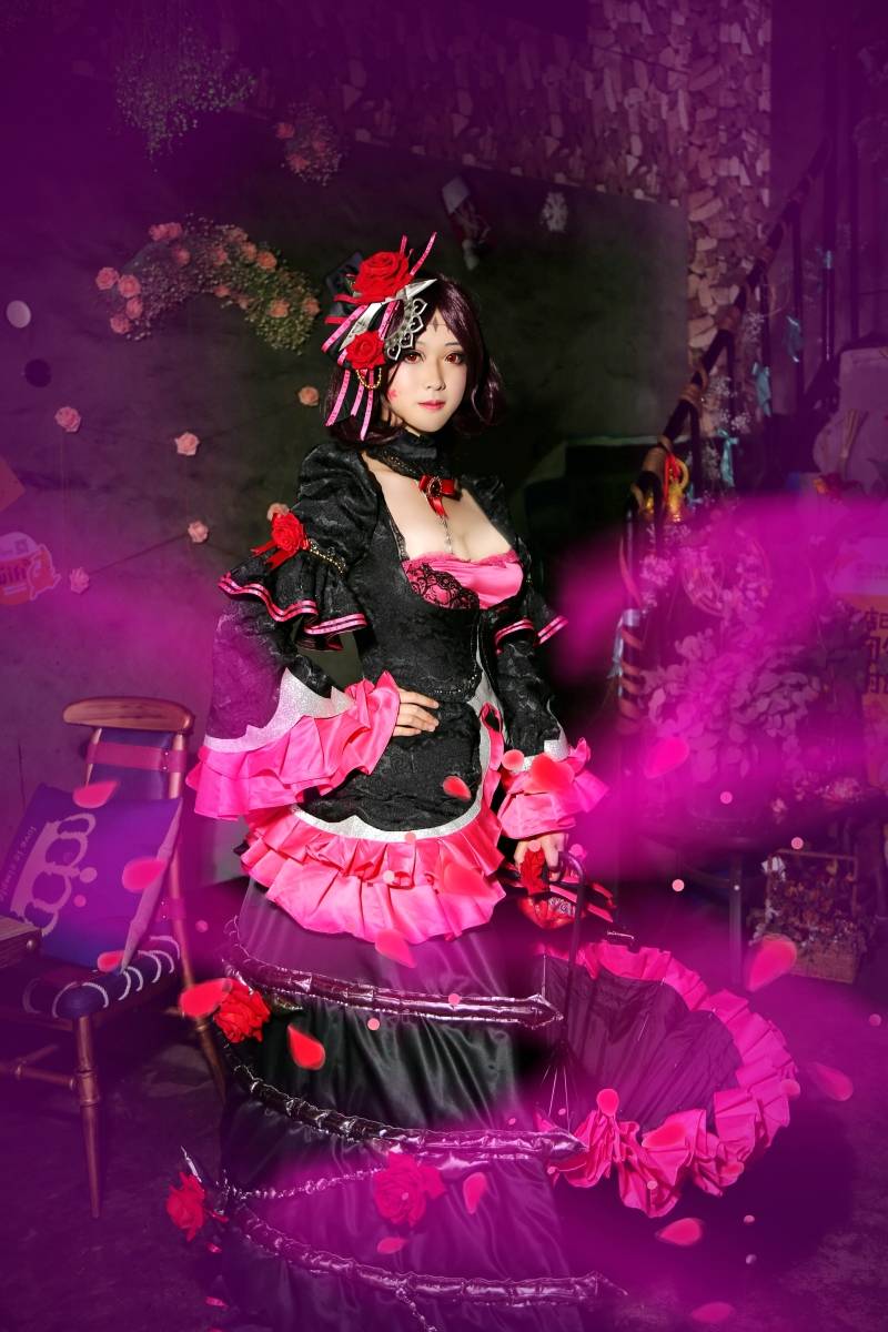 二次元美女Cos王者荣耀哥特玫瑰露娜(图4)