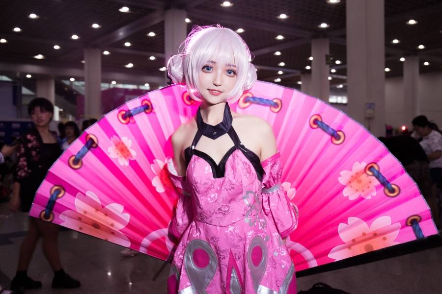 漫展萌妹子Cosplay王者荣耀女英雄小乔萝莉(图3)