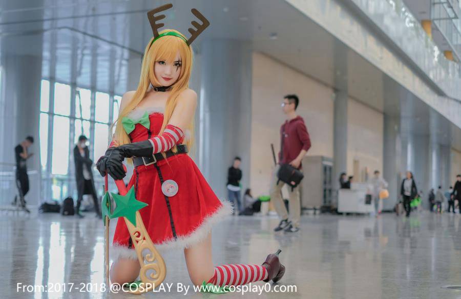 二次元萌妹子lol卡特琳娜圣诞冰雪Cosplay(图6)