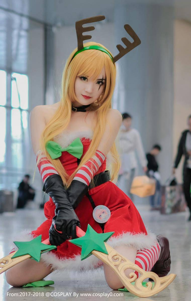 二次元萌妹子lol卡特琳娜圣诞冰雪Cosplay(图3)