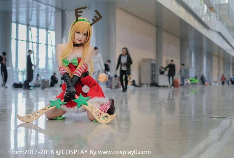 二次元萌妹子lol卡特琳娜圣诞冰雪Cosplay(图5)