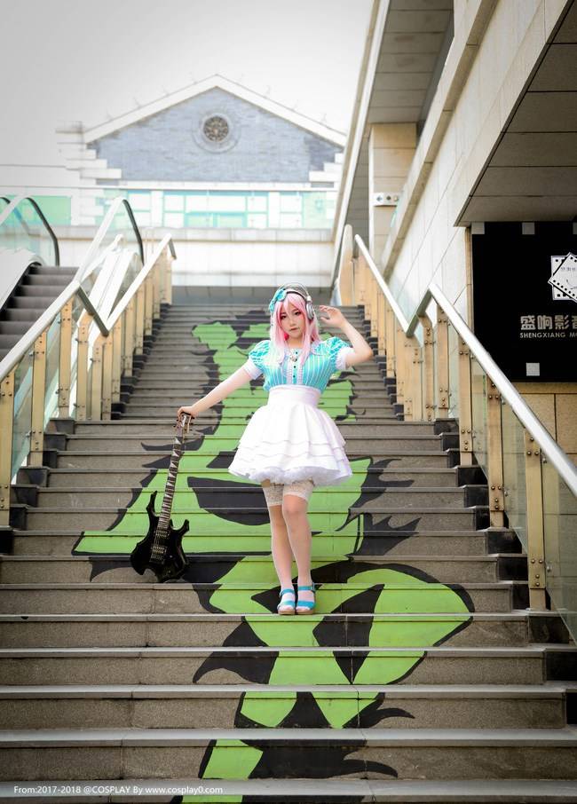 二次元美女超级索尼子蓝白打歌服Cosplay(图2)