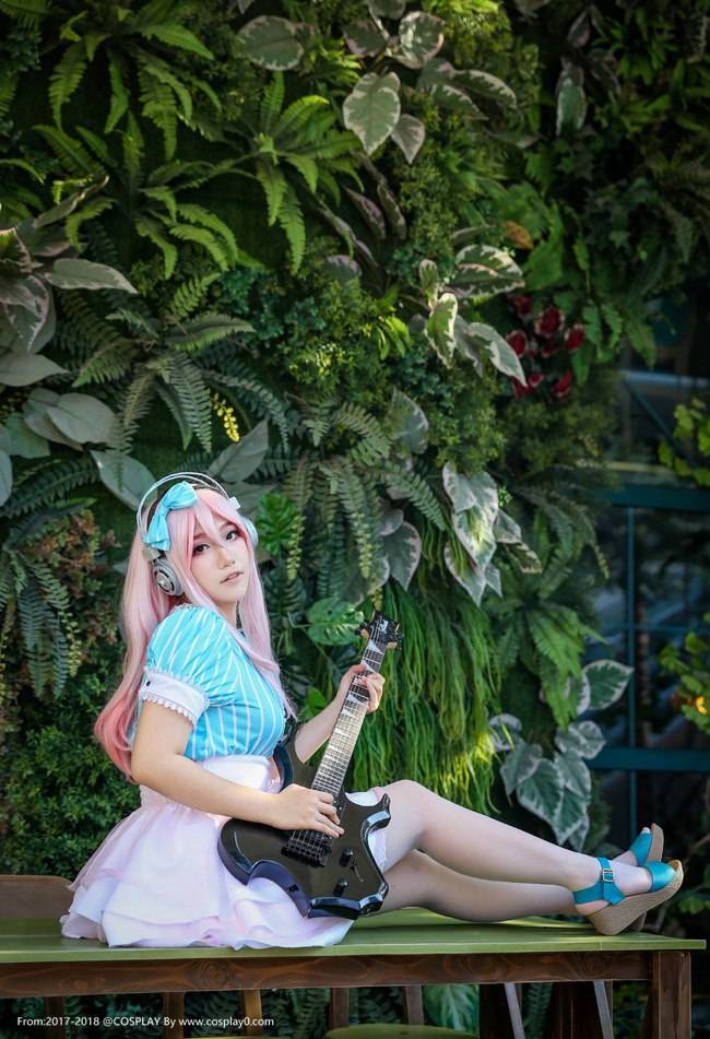 二次元美女超级索尼子蓝白打歌服Cosplay(图3)