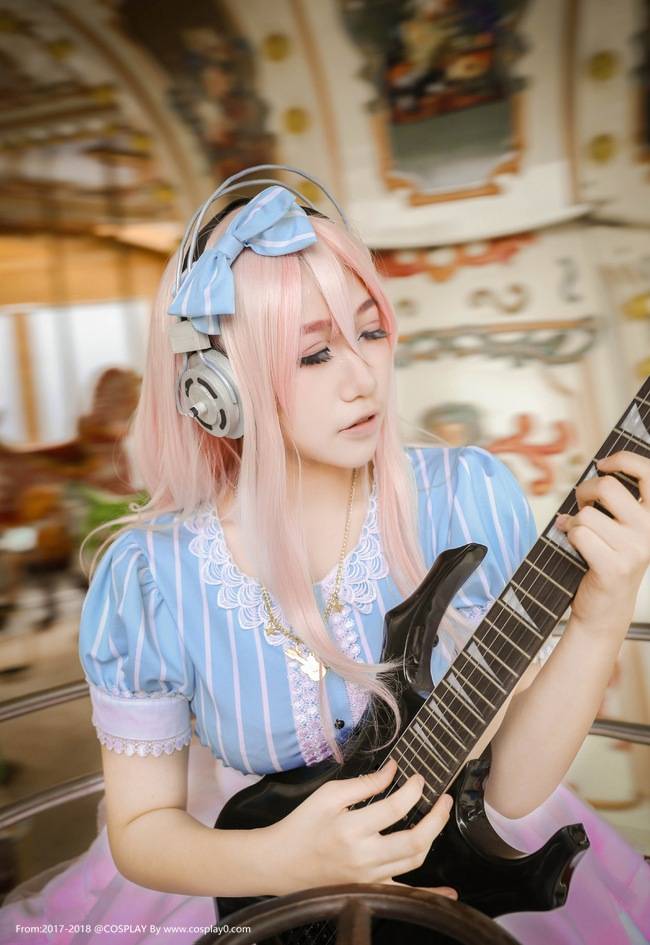 二次元美女超级索尼子蓝白打歌服Cosplay(图4)