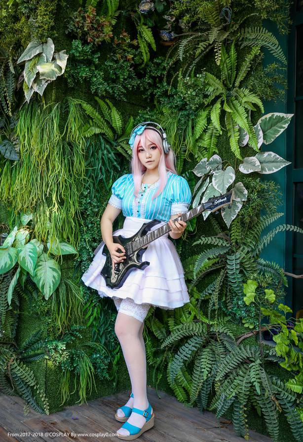 二次元美女超级索尼子蓝白打歌服Cosplay(图9)