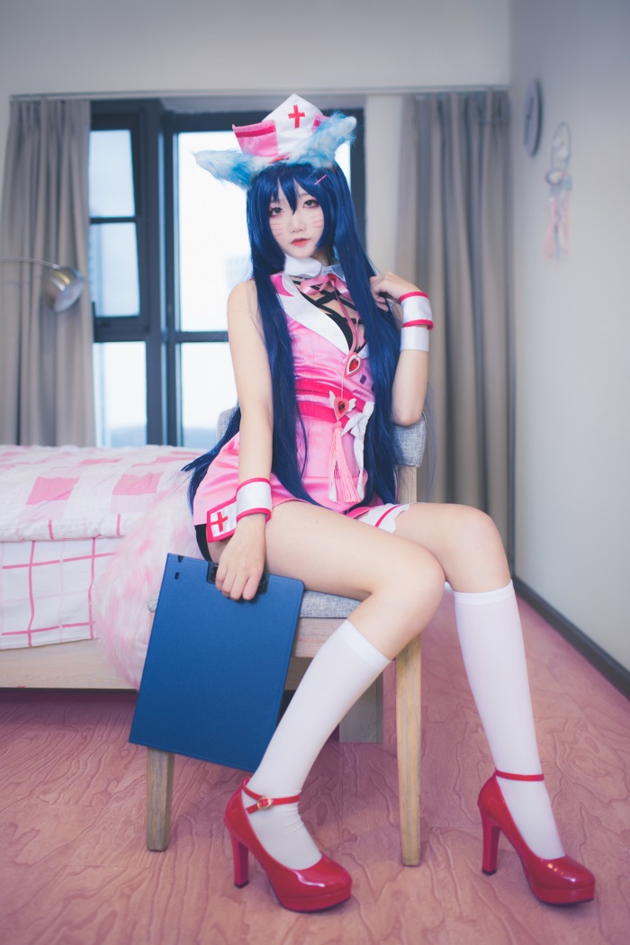 微博红人Coser@五更百鬼 阿狸护士服【37P/174MB】(图2)