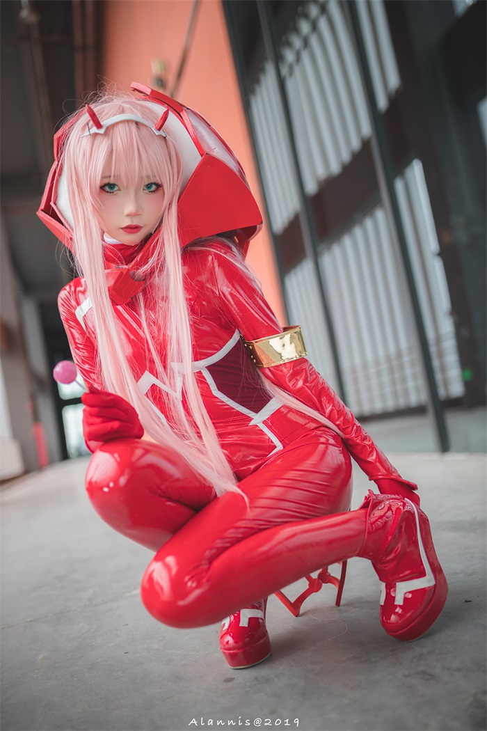 微博红人Coser@五更百鬼 胶衣【9P/25MB】(图2)